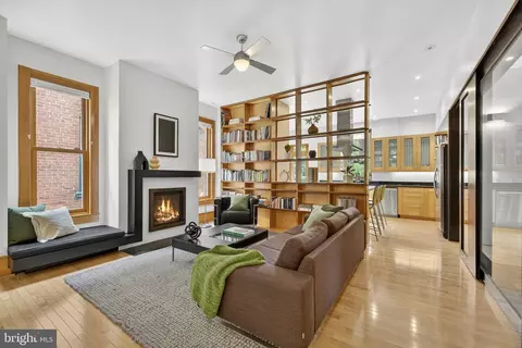Living - 135 13th St NE, Washington, DC 20002 photo 4 of 5