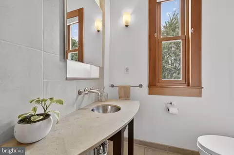 Bath - 135 13th St NE, Washington, DC 20002 photo 3 of 6