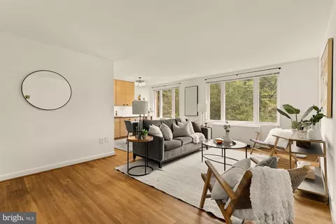 2400 41st St NW #502, Washington, DC 20007