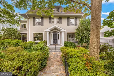 5410 NW 39th St NW, Washington, DC 20015