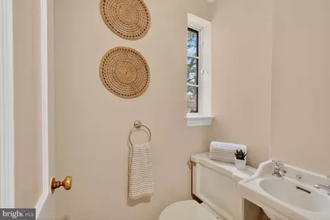 1920 47th St NW, Washington, DC 20007 photo 10