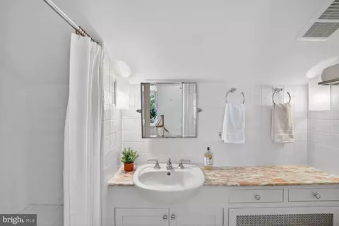3327 O St NW, Washington, DC 20007 photo 33