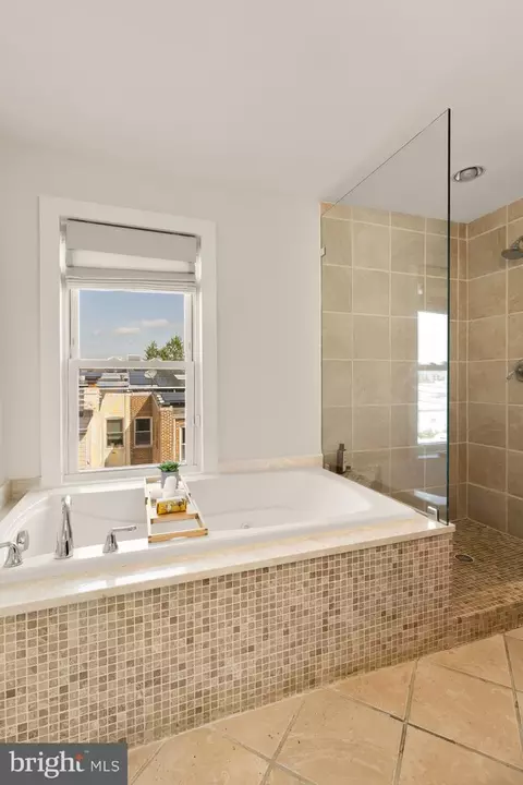 Bath - 632 Acker Pl NE, Washington, DC 20002 photo 11 of 12