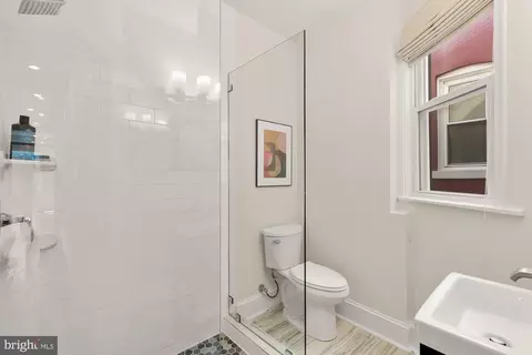 Bath - 632 Acker Pl NE, Washington, DC 20002 photo 2 of 12