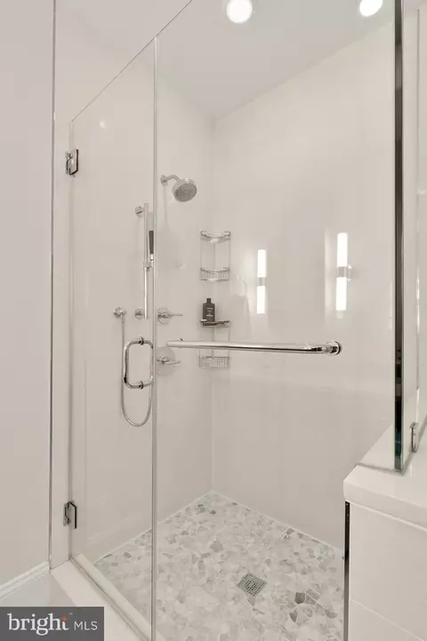 Bath - 632 Acker Pl NE, Washington, DC 20002 photo 4 of 12