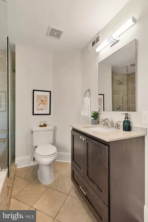 Bath - 632 Acker Pl NE, Washington, DC 20002 photo 9 of 12