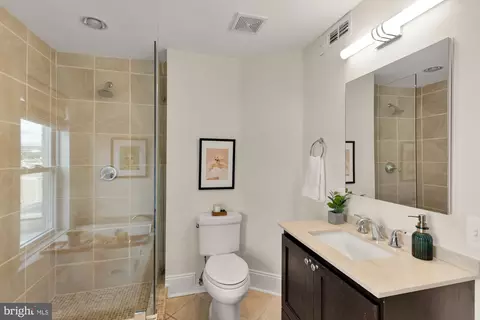 Bath - 632 Acker Pl NE, Washington, DC 20002 photo 10 of 12