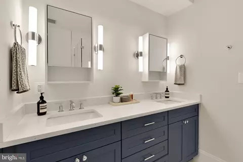 Bath - 632 Acker Pl NE, Washington, DC 20002 photo 5 of 12