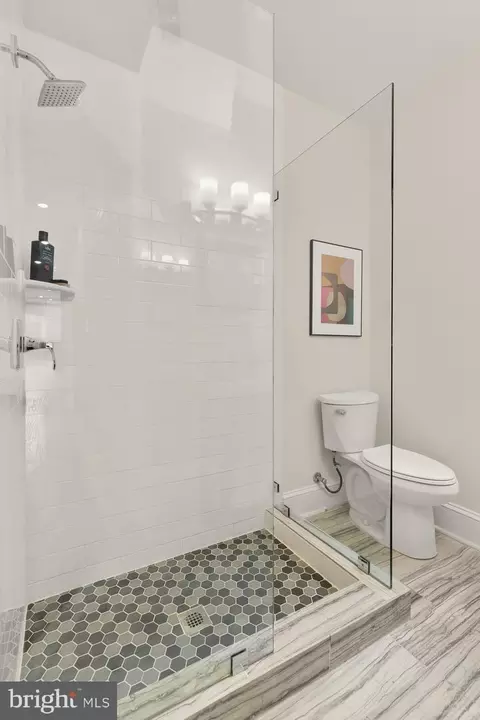 Bath - 632 Acker Pl NE, Washington, DC 20002 photo 3 of 12