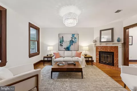 414 7th St NE, Washington, DC 20002