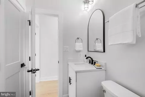 Entry Way - 916 C St NE, Washington, DC 20002 photo 13 of 18