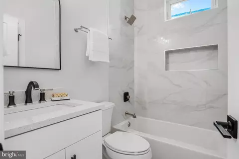 Bath - 916 C St NE, Washington, DC 20002 photo 3 of 4