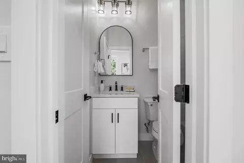 Entry Way - 916 C St NE, Washington, DC 20002 photo 14 of 18