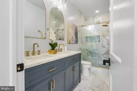 Bath - 916 C St NE, Washington, DC 20002 photo 1 of 4