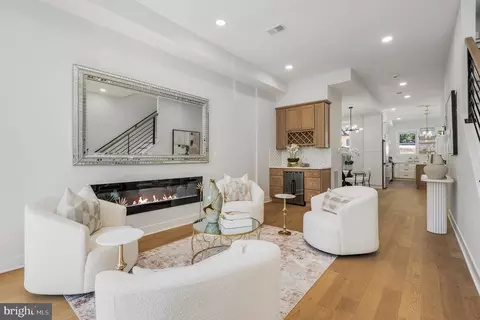 Other - 916 C St NE, Washington, DC 20002 photo 2 of 10