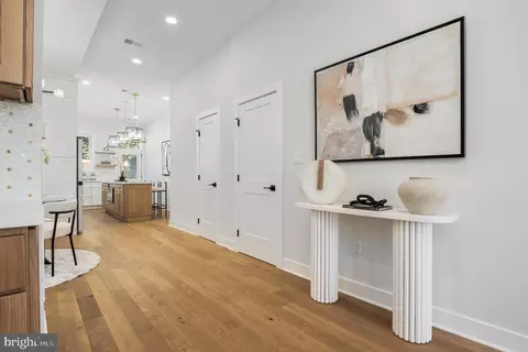 Entry Way - 916 C St NE, Washington, DC 20002 photo 4 of 18