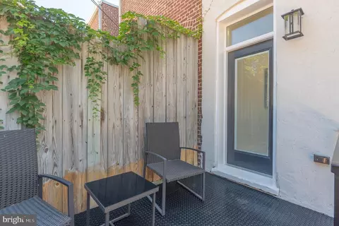 Exterior - 916 C St NE, Washington, DC 20002 photo 4 of 5