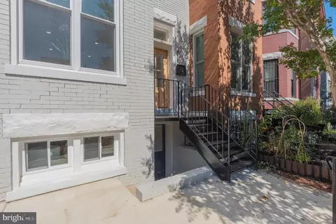 Exterior - 916 C St NE, Washington, DC 20002 photo 3 of 5