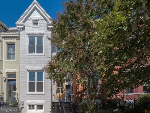 Exterior - 916 C St NE, Washington, DC 20002 photo 2 of 5