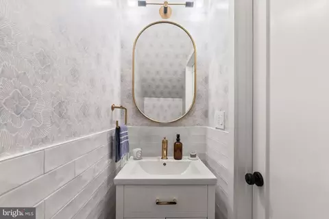 Bath - 1206 D St NE, Washington, DC 20002 photo 1 of 6