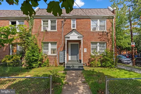 1720 R St SE, Washington, DC 20020