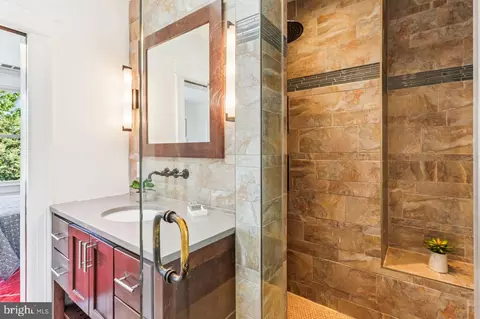 Bath - 1533 D St NE, Washington, DC 20002 photo 2 of 5