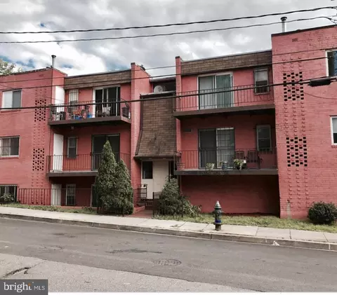 5009 D St SE #202, Washington, DC 20019