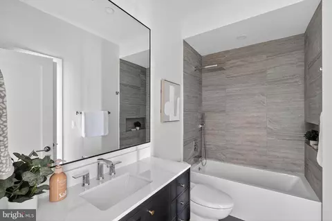 Bath - 828 21st St NE #2, Washington, DC 20002 photo 2 of 3
