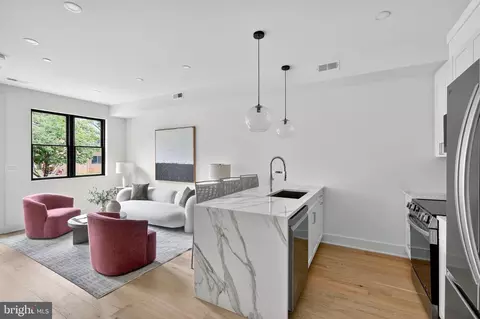 828 21st St NE #2, Washington, DC 20002