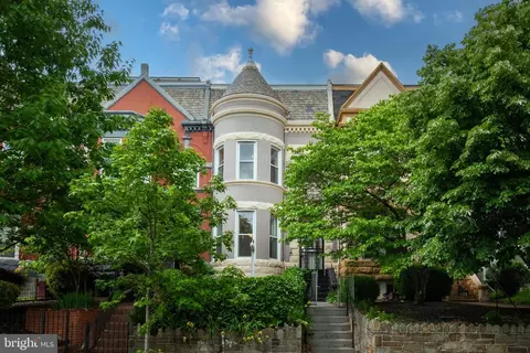136 R St NE, Washington, DC 20002