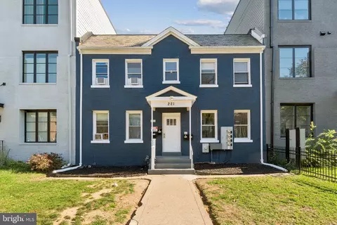 221 20th St NE, Washington, DC 20002