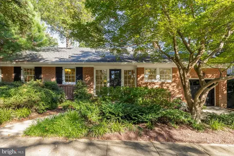 2813 29th Pl NW, Washington, DC 20008