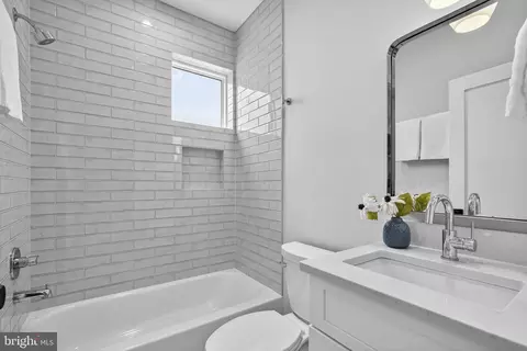 401 16th St SE, Washington, DC 20003 photo 31