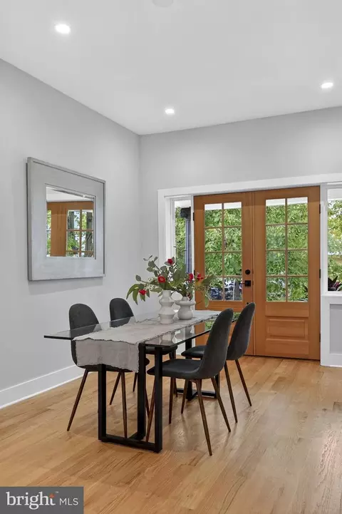 401 16th St SE, Washington, DC 20003 photo 6