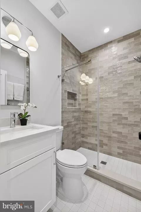 401 16th St SE, Washington, DC 20003 photo 26