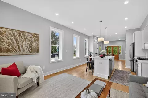 401 16th St SE, Washington, DC 20003 photo 13