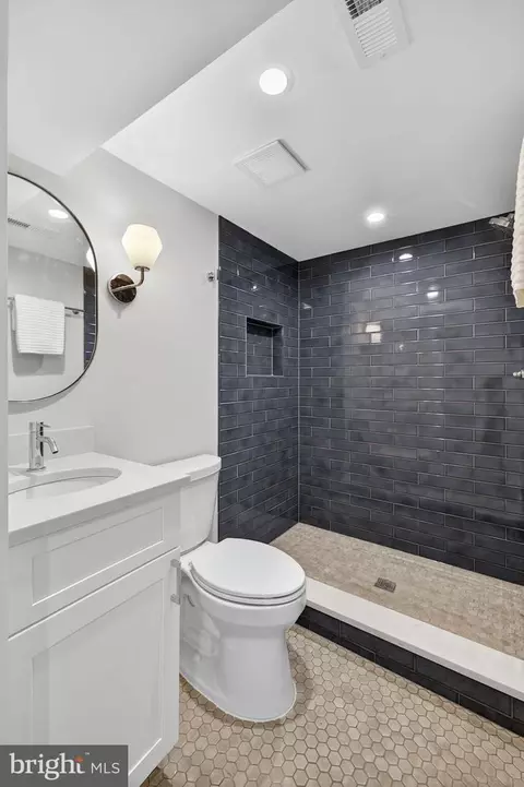 401 16th St SE, Washington, DC 20003 photo 38