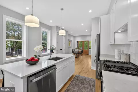 401 16th St SE, Washington, DC 20003 photo 9