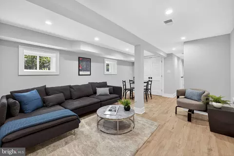 401 16th St SE, Washington, DC 20003 photo 39