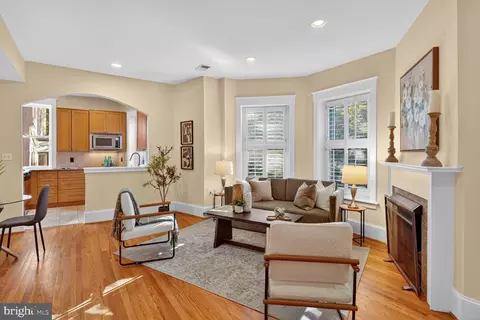 1531 31st St NW #4, Washington, DC 20007