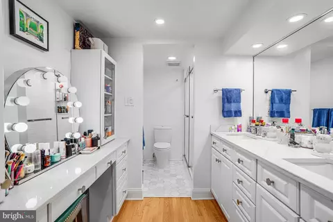 Bath - 213 9th St SE, Washington, DC 20003 photo 3 of 10