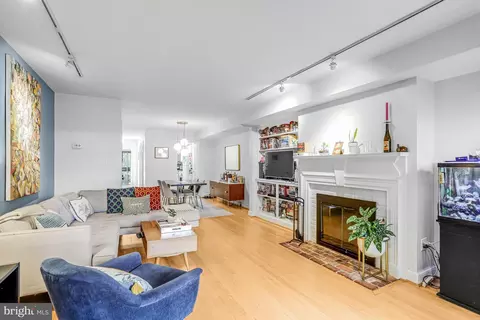 Living - 213 9th St SE, Washington, DC 20003 photo 4 of 5