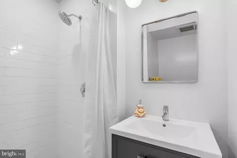 Bath - 213 9th St SE, Washington, DC 20003 photo 8 of 10