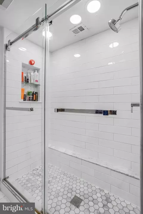 Bath - 213 9th St SE, Washington, DC 20003 photo 4 of 10
