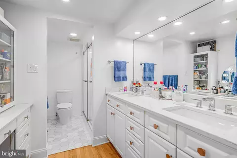 Bath - 213 9th St SE, Washington, DC 20003 photo 2 of 10