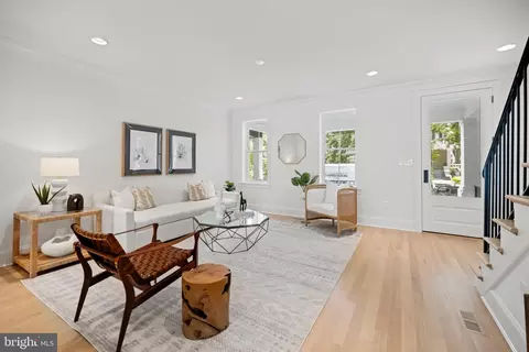 Living - 626 I St NE, Washington, DC 20002 photo 2 of 4