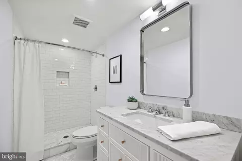 Bath - 626 I St NE, Washington, DC 20002 photo 8 of 9