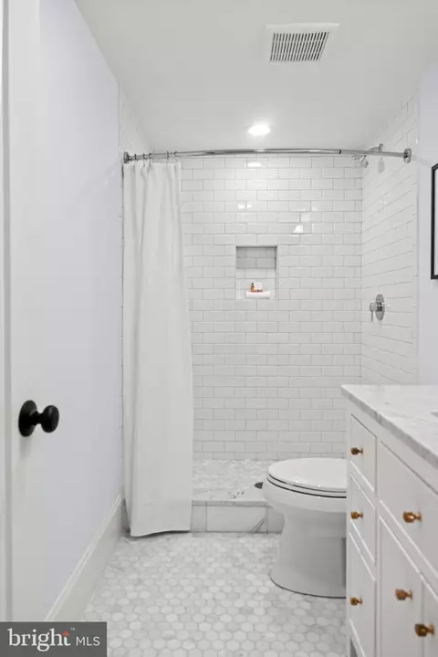 Bath - 626 I St NE, Washington, DC 20002 photo 9 of 9
