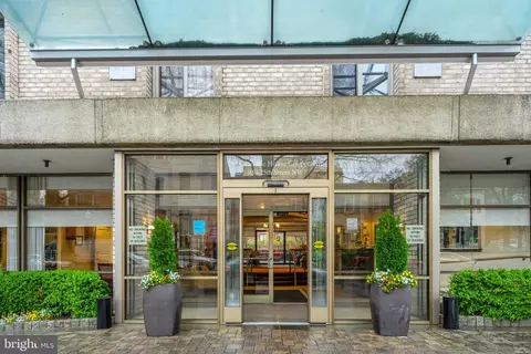 940 25th St NW #104-S, Washington, DC 20037