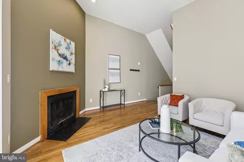 Living - 406 15th St SE, Washington, DC 20003 photo 2 of 8